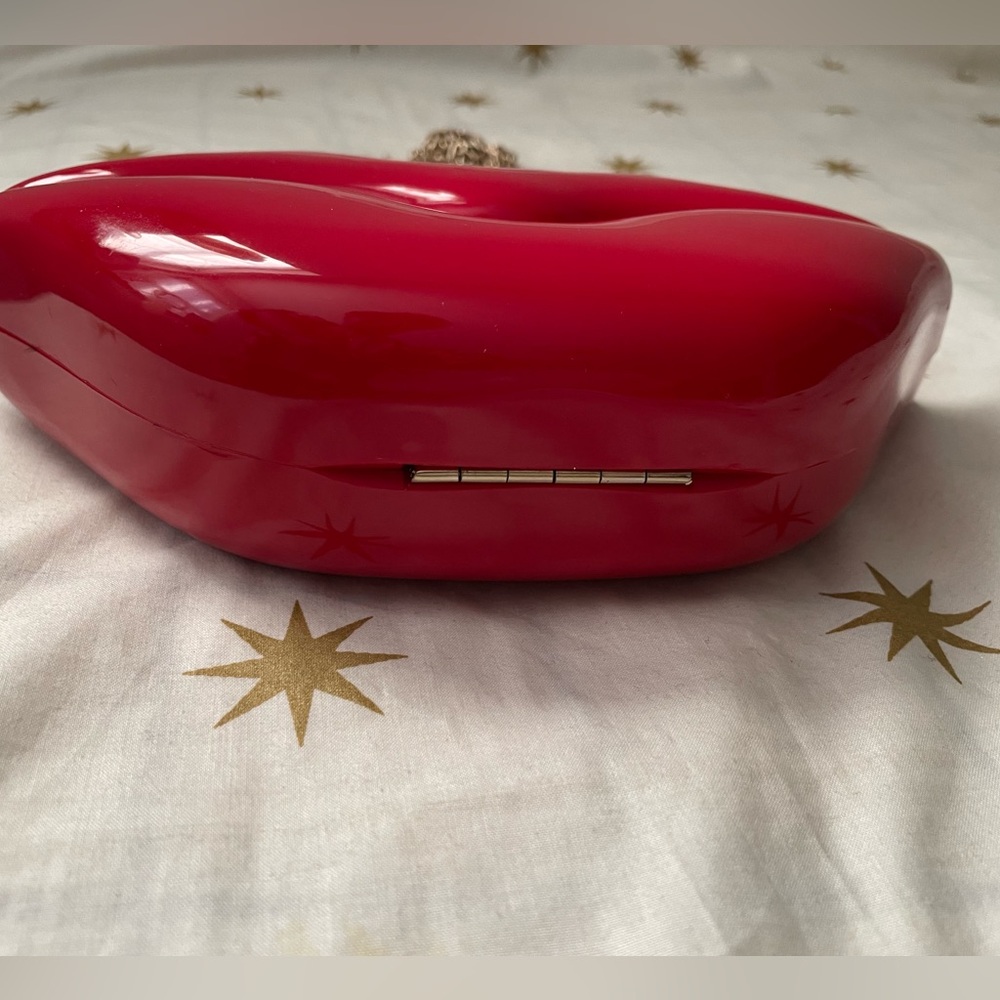 Red Lips  Crossbody Clutch Bag Purse - Picture 6 of 9
